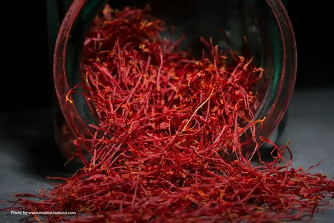 زعفران اتویی صادراتی با رشته‌ های درشت و عطر فوق‌ العاده